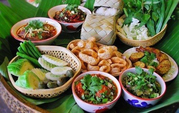 ล้าน เหนือ-น่าน อาหารเหนือ, เนื้อเหนือ Neua.Neur.Bkk, ต๋องเต็มโต๊ะ, สาขาพุทธมณฑล สาย 2, อองตอง ข้าวซอย, ละอ่อน น้ำเงี้ยว อาหารเหนือ, เฮือนลำพูน, รัชดาอาหารเหนือ, ร้านลำแต๊ๆ อาหารพื้นเมือง, ข้าวซอยลำดวนฟ้าฮ่ามเชียงใหม่, สาขาวิภาวดีรังสิต 58, หอมด่วน, ต๊ะต่อนยอน, Cr. ภาพทั้งหมดจาก Facebook ต๊ะต่อนยอน อาหารเหนือ, ฮ้านจาวเหนือ, ต๋องเหนือ Express, ข้าวซอยเชียงใหม่ ตรงข้ามกรมศุลกากร, ครัวเจียงใหม่, ครัวมะแข่น, กาดหลวง มินิ