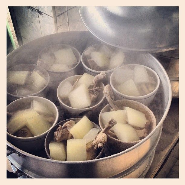 หลังรามฯเมี่ยงปลาเผา, ก๋วยเตี๋ยวกระดูกหมูป้ายเหลือง ลุงจำเนียร, แกงป่า, หนึ่งปูม้าทะเลเผา , โจ๊กข้อไก่ VS., ร้านอาหารจันทน์หอม