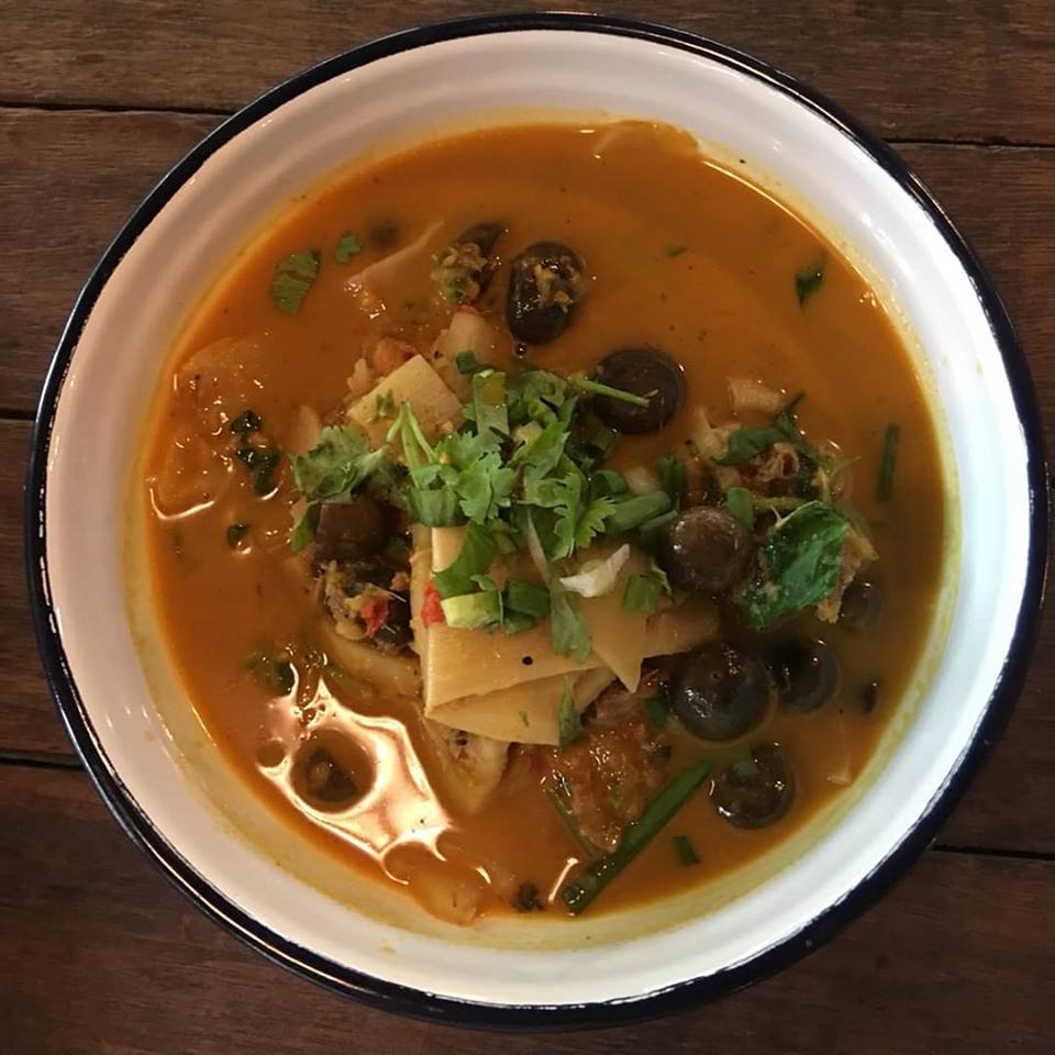 หลังรามฯเมี่ยงปลาเผา, ก๋วยเตี๋ยวกระดูกหมูป้ายเหลือง ลุงจำเนียร, แกงป่า, หนึ่งปูม้าทะเลเผา , โจ๊กข้อไก่ VS., ร้านอาหารจันทน์หอม