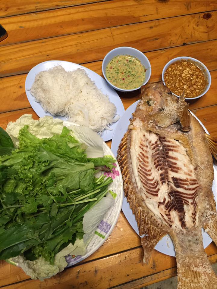 หลังรามฯเมี่ยงปลาเผา, ก๋วยเตี๋ยวกระดูกหมูป้ายเหลือง ลุงจำเนียร, แกงป่า, หนึ่งปูม้าทะเลเผา , โจ๊กข้อไก่ VS., ร้านอาหารจันทน์หอม