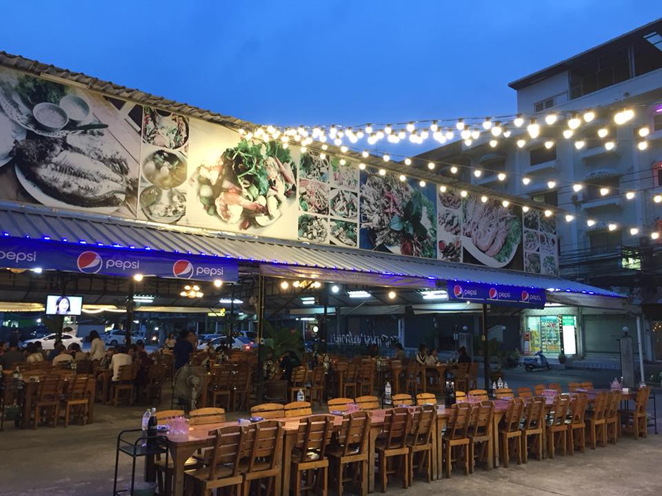 หลังรามฯเมี่ยงปลาเผา, ก๋วยเตี๋ยวกระดูกหมูป้ายเหลือง ลุงจำเนียร, แกงป่า, หนึ่งปูม้าทะเลเผา , โจ๊กข้อไก่ VS., ร้านอาหารจันทน์หอม