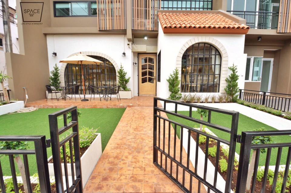 สวนชื่นสุข, Ar Restaurant Hatyai 嗳, ศิริ ต้มเลือดหมูหาดใหญ่, ไก่กรอบพี่เน่, ในรู, กุ๊กชัยติ่มซำ-ก๋วยเตี๋ยวราดหน้าปลากะพง, ร้านใต้ขอย ซอยตัน, กันเอง, หนานหยวน บะหมี่เกี๊ยวกุ้ง, สาขาปุณณกัณฑ์, ป่ายาง, บ้านก้ามปู, โชคดีแต่เตี้ยม บะกุ๊ดเต๋, ไก่ทอดหาดใหญ่มีนา, ร้านราดหน้าโกฉ่อน, ขนมจีนป้าชื่น, Space Bar, ขนมไข่เตาถ่านน้องนิล&amp;คาเฟ่, ข้าวต้มรถแดง