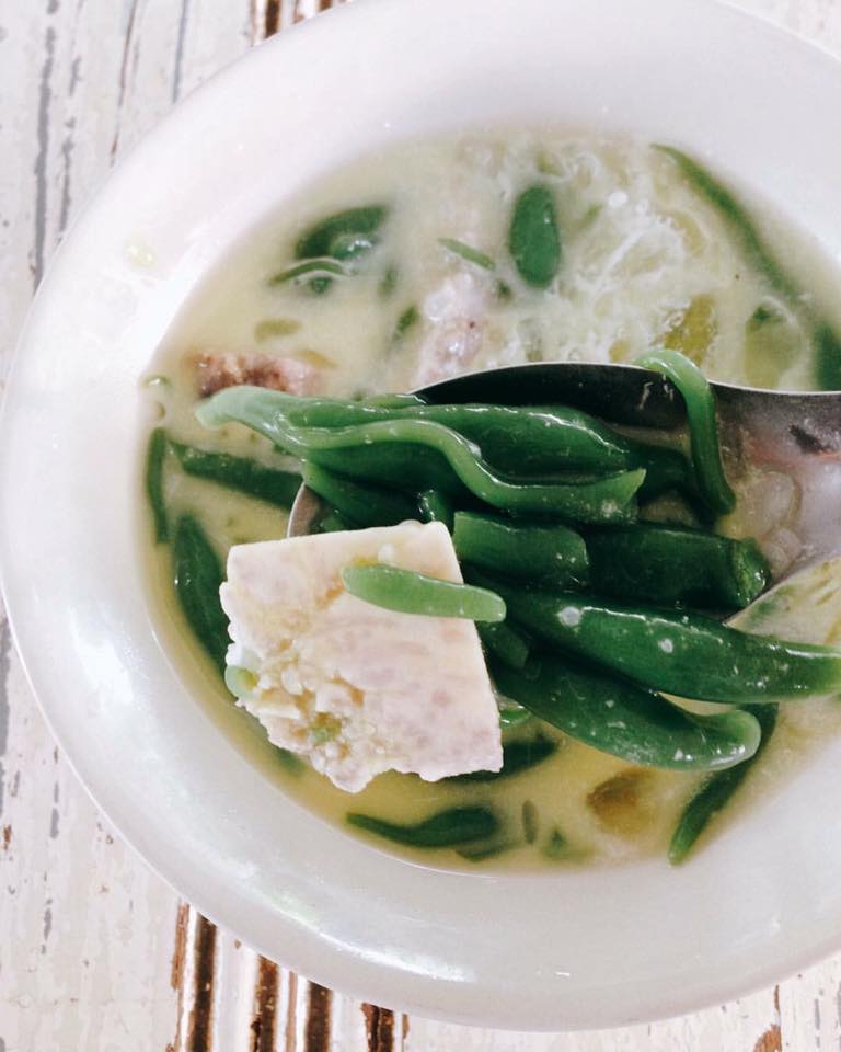 ก๋วยเตี๋ยวเรือคุณนาย,   ก๋วยเตี๋ยวเรือคุณนายเป็นร้านก๋วยเตี๋ยวเนื้อ-หมูน้ำตกน้ำข้นๆ ปรุงพร้อมเสิร์ฟชามต่อชาม เน้นเรื่องความสะอาดสดใหม่ใส่ใจทุกเมนู แต่ละอย่างยั่วน้ำลายสุดๆ ทั้งน้ำตกหมู น้ำตกเนื้อ ต้มยำไข่ เย็นตาโฟต้มยำ เริ่มที่ 35 บาท ปิดท้ายด้วยเครื่องดื่มชื่นใจสุดๆ อย่างน้ำลำไย อยากอร่อยแบบเต็มชาม หรืออยากชื่นใจกับเครื่องดื่มสมุนไพรสูตรทางร้านต้องแวะมานะคะ, ก๋วยเตี๋ยวเรืออยุธยา รจ'เด็จ, ก๋วยเตี๋ยวเรือคลองสระบัว, ก๋วยเตี๋ยวเรือห้อยขา อยุธยา, ก๋วยเตี๋ยววัดใหญ่, ก๋วยเตี๋ยวเรืออยุธยา-โอชินสูตรโบราณ