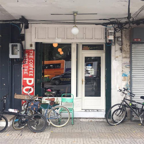 อร่อยเด็ด, ร้านข้าวต้มนายอ๋า, ร้านฟ้ามุ่ย, ร้านสุธาทิพย์, Blue Tree coffeebar, ร้านชั่งเส็ง ก๋วยเตี๋ยวลูกชิ้นปลา (เจ้เกียว), Pat Cafe Boraan แพท คาเฟ่ โบราณ, อ้วนโภชนา อาหารไทย อีสาน , ครัวป้าแดงบางลำพู, Cafe' Velodome