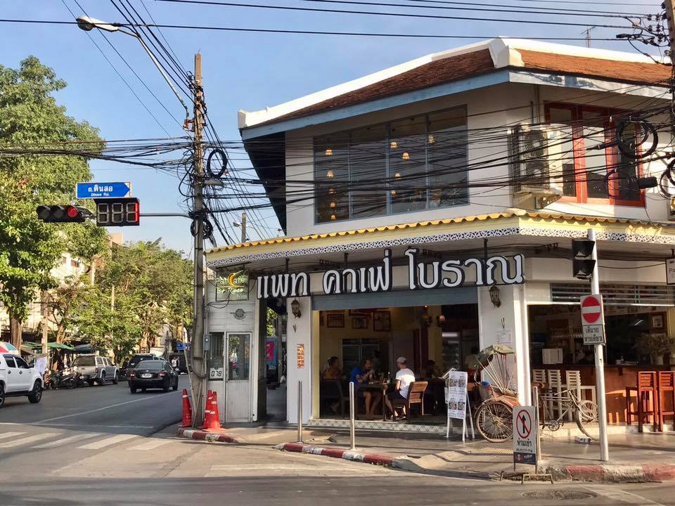 อร่อยเด็ด, ร้านข้าวต้มนายอ๋า, ร้านฟ้ามุ่ย, ร้านสุธาทิพย์, Blue Tree coffeebar, ร้านชั่งเส็ง ก๋วยเตี๋ยวลูกชิ้นปลา (เจ้เกียว), Pat Cafe Boraan แพท คาเฟ่ โบราณ, อ้วนโภชนา อาหารไทย อีสาน , ครัวป้าแดงบางลำพู, Cafe' Velodome