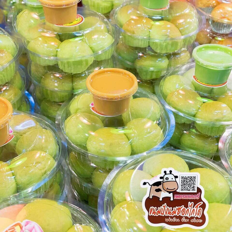 เป็ดพะโล้นายหนับ ตลาดน้ำดอนหวาย, ปังพอนด์_ดอนหวาย, ครัวบ้านเตี่ย ตลาดน้ำวัดดอนหวาย, แพสุวรรณรัตน์ ตลาดริมน้ำดอนหวาย, เป็ดพะโล้นายโอ, เพชรเบเกอรี่, ปลาต้มเค็มป้าต้อย (ตลาดดอนหวาย), ขนมชั้น แสงดาว, ตลาดริมน้ำวัดดอนหวาย จ.นครปฐม, ร้านขนมสอดไส้ผู้พัน - ตลาดน้ำดอนหวาย, ขนมหวานเจ๊โส่ย..ตลาดดอนหวาย, ศรียาภัย ไอศครีมกะทิสด, ขนมตาลป้าไข่, ขนมไทย เจิมทอง ตลาดดอนหวาย, ร้านขนมมุสลิมโบราณ786 ขนมฝักบัว, ขนมเบื้องญวน ขนมหม้อแกงถั่ว, ไข่เค็มป้ายม, นิด หมี่กรอบมันกุ้ง, ร้านกวยจั๊บนายตือ ดอนหวาย