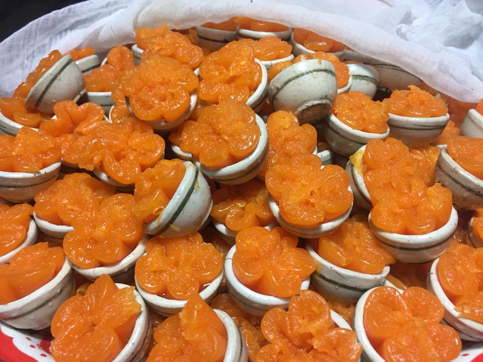 เป็ดพะโล้นายหนับ ตลาดน้ำดอนหวาย, ปังพอนด์_ดอนหวาย, ครัวบ้านเตี่ย ตลาดน้ำวัดดอนหวาย, แพสุวรรณรัตน์ ตลาดริมน้ำดอนหวาย, เป็ดพะโล้นายโอ, เพชรเบเกอรี่, ปลาต้มเค็มป้าต้อย (ตลาดดอนหวาย), ขนมชั้น แสงดาว, ตลาดริมน้ำวัดดอนหวาย จ.นครปฐม, ร้านขนมสอดไส้ผู้พัน - ตลาดน้ำดอนหวาย, ขนมหวานเจ๊โส่ย..ตลาดดอนหวาย, ศรียาภัย ไอศครีมกะทิสด, ขนมตาลป้าไข่, ขนมไทย เจิมทอง ตลาดดอนหวาย, ร้านขนมมุสลิมโบราณ786 ขนมฝักบัว, ขนมเบื้องญวน ขนมหม้อแกงถั่ว, ไข่เค็มป้ายม, นิด หมี่กรอบมันกุ้ง, ร้านกวยจั๊บนายตือ ดอนหวาย