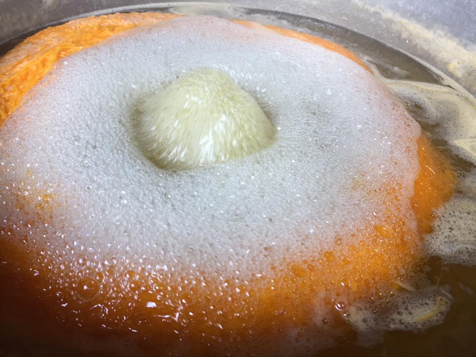 เป็ดพะโล้นายหนับ ตลาดน้ำดอนหวาย, ปังพอนด์_ดอนหวาย, ครัวบ้านเตี่ย ตลาดน้ำวัดดอนหวาย, แพสุวรรณรัตน์ ตลาดริมน้ำดอนหวาย, เป็ดพะโล้นายโอ, เพชรเบเกอรี่, ปลาต้มเค็มป้าต้อย (ตลาดดอนหวาย), ขนมชั้น แสงดาว, ตลาดริมน้ำวัดดอนหวาย จ.นครปฐม, ร้านขนมสอดไส้ผู้พัน - ตลาดน้ำดอนหวาย, ขนมหวานเจ๊โส่ย..ตลาดดอนหวาย, ศรียาภัย ไอศครีมกะทิสด, ขนมตาลป้าไข่, ขนมไทย เจิมทอง ตลาดดอนหวาย, ร้านขนมมุสลิมโบราณ786 ขนมฝักบัว, ขนมเบื้องญวน ขนมหม้อแกงถั่ว, ไข่เค็มป้ายม, นิด หมี่กรอบมันกุ้ง, ร้านกวยจั๊บนายตือ ดอนหวาย