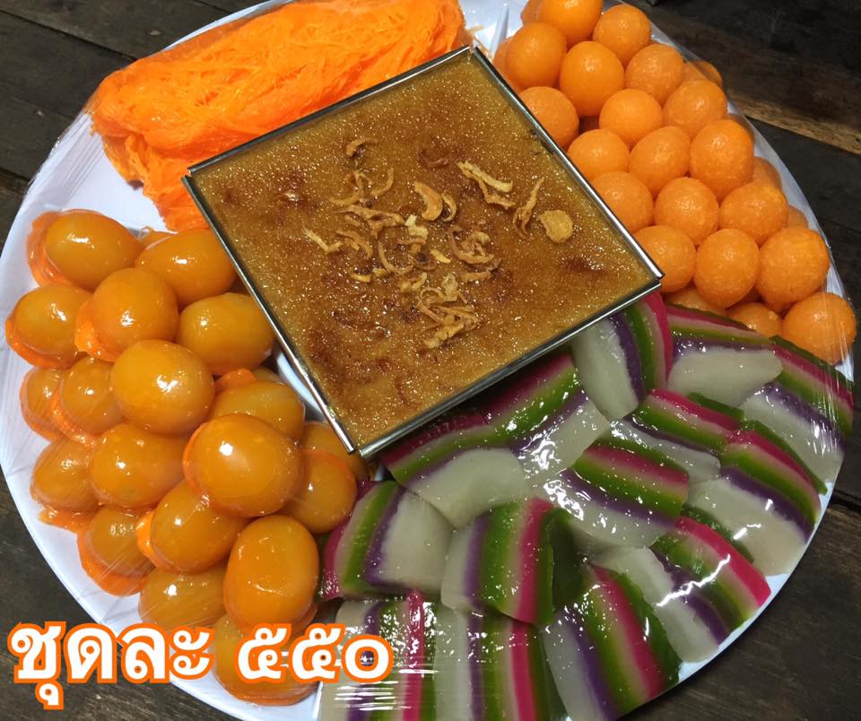 เป็ดพะโล้นายหนับ ตลาดน้ำดอนหวาย, ปังพอนด์_ดอนหวาย, ครัวบ้านเตี่ย ตลาดน้ำวัดดอนหวาย, แพสุวรรณรัตน์ ตลาดริมน้ำดอนหวาย, เป็ดพะโล้นายโอ, เพชรเบเกอรี่, ปลาต้มเค็มป้าต้อย (ตลาดดอนหวาย), ขนมชั้น แสงดาว, ตลาดริมน้ำวัดดอนหวาย จ.นครปฐม, ร้านขนมสอดไส้ผู้พัน - ตลาดน้ำดอนหวาย, ขนมหวานเจ๊โส่ย..ตลาดดอนหวาย, ศรียาภัย ไอศครีมกะทิสด, ขนมตาลป้าไข่, ขนมไทย เจิมทอง ตลาดดอนหวาย, ร้านขนมมุสลิมโบราณ786 ขนมฝักบัว, ขนมเบื้องญวน ขนมหม้อแกงถั่ว, ไข่เค็มป้ายม, นิด หมี่กรอบมันกุ้ง, ร้านกวยจั๊บนายตือ ดอนหวาย