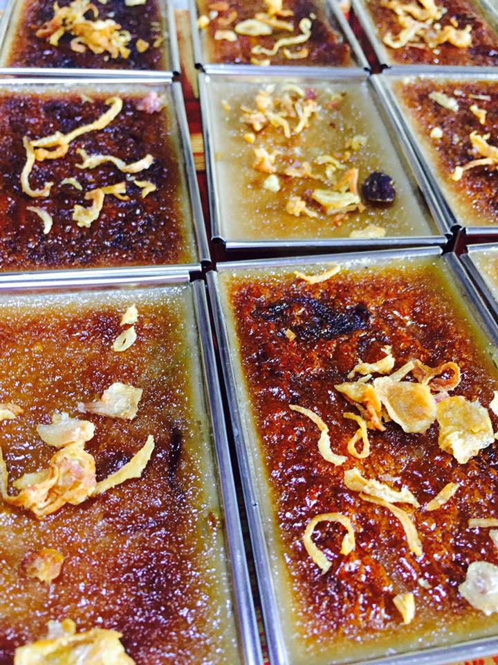 เป็ดพะโล้นายหนับ ตลาดน้ำดอนหวาย, ปังพอนด์_ดอนหวาย, ครัวบ้านเตี่ย ตลาดน้ำวัดดอนหวาย, แพสุวรรณรัตน์ ตลาดริมน้ำดอนหวาย, เป็ดพะโล้นายโอ, เพชรเบเกอรี่, ปลาต้มเค็มป้าต้อย (ตลาดดอนหวาย), ขนมชั้น แสงดาว, ตลาดริมน้ำวัดดอนหวาย จ.นครปฐม, ร้านขนมสอดไส้ผู้พัน - ตลาดน้ำดอนหวาย, ขนมหวานเจ๊โส่ย..ตลาดดอนหวาย, ศรียาภัย ไอศครีมกะทิสด, ขนมตาลป้าไข่, ขนมไทย เจิมทอง ตลาดดอนหวาย, ร้านขนมมุสลิมโบราณ786 ขนมฝักบัว, ขนมเบื้องญวน ขนมหม้อแกงถั่ว, ไข่เค็มป้ายม, นิด หมี่กรอบมันกุ้ง, ร้านกวยจั๊บนายตือ ดอนหวาย