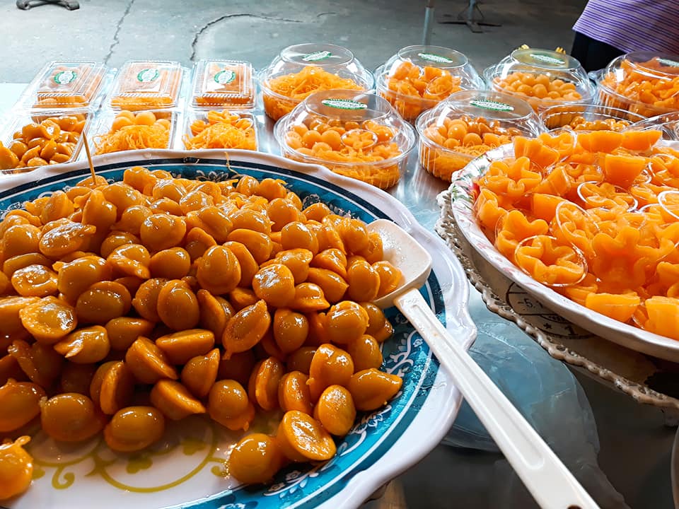 เป็ดพะโล้นายหนับ ตลาดน้ำดอนหวาย, ปังพอนด์_ดอนหวาย, ครัวบ้านเตี่ย ตลาดน้ำวัดดอนหวาย, แพสุวรรณรัตน์ ตลาดริมน้ำดอนหวาย, เป็ดพะโล้นายโอ, เพชรเบเกอรี่, ปลาต้มเค็มป้าต้อย (ตลาดดอนหวาย), ขนมชั้น แสงดาว, ตลาดริมน้ำวัดดอนหวาย จ.นครปฐม, ร้านขนมสอดไส้ผู้พัน - ตลาดน้ำดอนหวาย, ขนมหวานเจ๊โส่ย..ตลาดดอนหวาย, ศรียาภัย ไอศครีมกะทิสด, ขนมตาลป้าไข่, ขนมไทย เจิมทอง ตลาดดอนหวาย, ร้านขนมมุสลิมโบราณ786 ขนมฝักบัว, ขนมเบื้องญวน ขนมหม้อแกงถั่ว, ไข่เค็มป้ายม, นิด หมี่กรอบมันกุ้ง, ร้านกวยจั๊บนายตือ ดอนหวาย