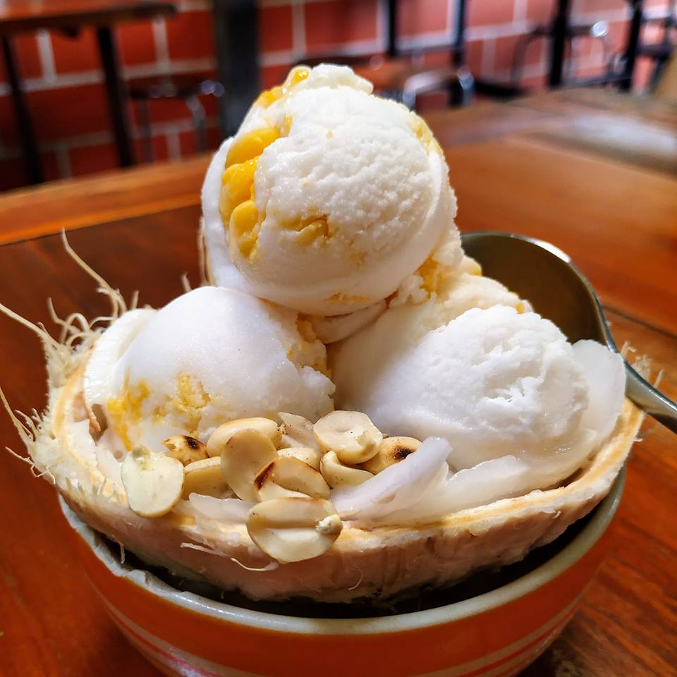 เป็ดพะโล้นายหนับ ตลาดน้ำดอนหวาย, ปังพอนด์_ดอนหวาย, ครัวบ้านเตี่ย ตลาดน้ำวัดดอนหวาย, แพสุวรรณรัตน์ ตลาดริมน้ำดอนหวาย, เป็ดพะโล้นายโอ, เพชรเบเกอรี่, ปลาต้มเค็มป้าต้อย (ตลาดดอนหวาย), ขนมชั้น แสงดาว, ตลาดริมน้ำวัดดอนหวาย จ.นครปฐม, ร้านขนมสอดไส้ผู้พัน - ตลาดน้ำดอนหวาย, ขนมหวานเจ๊โส่ย..ตลาดดอนหวาย, ศรียาภัย ไอศครีมกะทิสด, ขนมตาลป้าไข่, ขนมไทย เจิมทอง ตลาดดอนหวาย, ร้านขนมมุสลิมโบราณ786 ขนมฝักบัว, ขนมเบื้องญวน ขนมหม้อแกงถั่ว, ไข่เค็มป้ายม, นิด หมี่กรอบมันกุ้ง, ร้านกวยจั๊บนายตือ ดอนหวาย