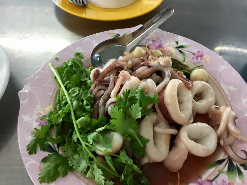 เป็ดพะโล้นายหนับ ตลาดน้ำดอนหวาย, ปังพอนด์_ดอนหวาย, ครัวบ้านเตี่ย ตลาดน้ำวัดดอนหวาย, แพสุวรรณรัตน์ ตลาดริมน้ำดอนหวาย, เป็ดพะโล้นายโอ, เพชรเบเกอรี่, ปลาต้มเค็มป้าต้อย (ตลาดดอนหวาย), ขนมชั้น แสงดาว, ตลาดริมน้ำวัดดอนหวาย จ.นครปฐม, ร้านขนมสอดไส้ผู้พัน - ตลาดน้ำดอนหวาย, ขนมหวานเจ๊โส่ย..ตลาดดอนหวาย, ศรียาภัย ไอศครีมกะทิสด, ขนมตาลป้าไข่, ขนมไทย เจิมทอง ตลาดดอนหวาย, ร้านขนมมุสลิมโบราณ786 ขนมฝักบัว, ขนมเบื้องญวน ขนมหม้อแกงถั่ว, ไข่เค็มป้ายม, นิด หมี่กรอบมันกุ้ง, ร้านกวยจั๊บนายตือ ดอนหวาย