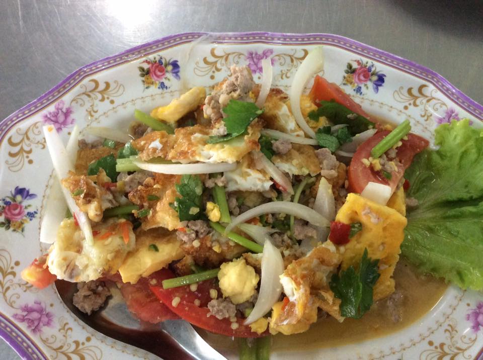 เป็ดพะโล้นายหนับ ตลาดน้ำดอนหวาย, ปังพอนด์_ดอนหวาย, ครัวบ้านเตี่ย ตลาดน้ำวัดดอนหวาย, แพสุวรรณรัตน์ ตลาดริมน้ำดอนหวาย, เป็ดพะโล้นายโอ, เพชรเบเกอรี่, ปลาต้มเค็มป้าต้อย (ตลาดดอนหวาย), ขนมชั้น แสงดาว, ตลาดริมน้ำวัดดอนหวาย จ.นครปฐม, ร้านขนมสอดไส้ผู้พัน - ตลาดน้ำดอนหวาย, ขนมหวานเจ๊โส่ย..ตลาดดอนหวาย, ศรียาภัย ไอศครีมกะทิสด, ขนมตาลป้าไข่, ขนมไทย เจิมทอง ตลาดดอนหวาย, ร้านขนมมุสลิมโบราณ786 ขนมฝักบัว, ขนมเบื้องญวน ขนมหม้อแกงถั่ว, ไข่เค็มป้ายม, นิด หมี่กรอบมันกุ้ง, ร้านกวยจั๊บนายตือ ดอนหวาย