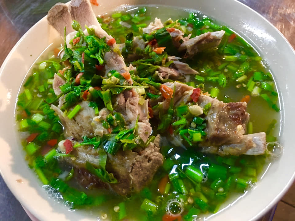 เป็ดพะโล้นายหนับ ตลาดน้ำดอนหวาย, ปังพอนด์_ดอนหวาย, ครัวบ้านเตี่ย ตลาดน้ำวัดดอนหวาย, แพสุวรรณรัตน์ ตลาดริมน้ำดอนหวาย, เป็ดพะโล้นายโอ, เพชรเบเกอรี่, ปลาต้มเค็มป้าต้อย (ตลาดดอนหวาย), ขนมชั้น แสงดาว, ตลาดริมน้ำวัดดอนหวาย จ.นครปฐม, ร้านขนมสอดไส้ผู้พัน - ตลาดน้ำดอนหวาย, ขนมหวานเจ๊โส่ย..ตลาดดอนหวาย, ศรียาภัย ไอศครีมกะทิสด, ขนมตาลป้าไข่, ขนมไทย เจิมทอง ตลาดดอนหวาย, ร้านขนมมุสลิมโบราณ786 ขนมฝักบัว, ขนมเบื้องญวน ขนมหม้อแกงถั่ว, ไข่เค็มป้ายม, นิด หมี่กรอบมันกุ้ง, ร้านกวยจั๊บนายตือ ดอนหวาย