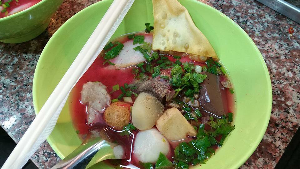 เป็ดพะโล้นายหนับ ตลาดน้ำดอนหวาย, ปังพอนด์_ดอนหวาย, ครัวบ้านเตี่ย ตลาดน้ำวัดดอนหวาย, แพสุวรรณรัตน์ ตลาดริมน้ำดอนหวาย, เป็ดพะโล้นายโอ, เพชรเบเกอรี่, ปลาต้มเค็มป้าต้อย (ตลาดดอนหวาย), ขนมชั้น แสงดาว, ตลาดริมน้ำวัดดอนหวาย จ.นครปฐม, ร้านขนมสอดไส้ผู้พัน - ตลาดน้ำดอนหวาย, ขนมหวานเจ๊โส่ย..ตลาดดอนหวาย, ศรียาภัย ไอศครีมกะทิสด, ขนมตาลป้าไข่, ขนมไทย เจิมทอง ตลาดดอนหวาย, ร้านขนมมุสลิมโบราณ786 ขนมฝักบัว, ขนมเบื้องญวน ขนมหม้อแกงถั่ว, ไข่เค็มป้ายม, นิด หมี่กรอบมันกุ้ง, ร้านกวยจั๊บนายตือ ดอนหวาย