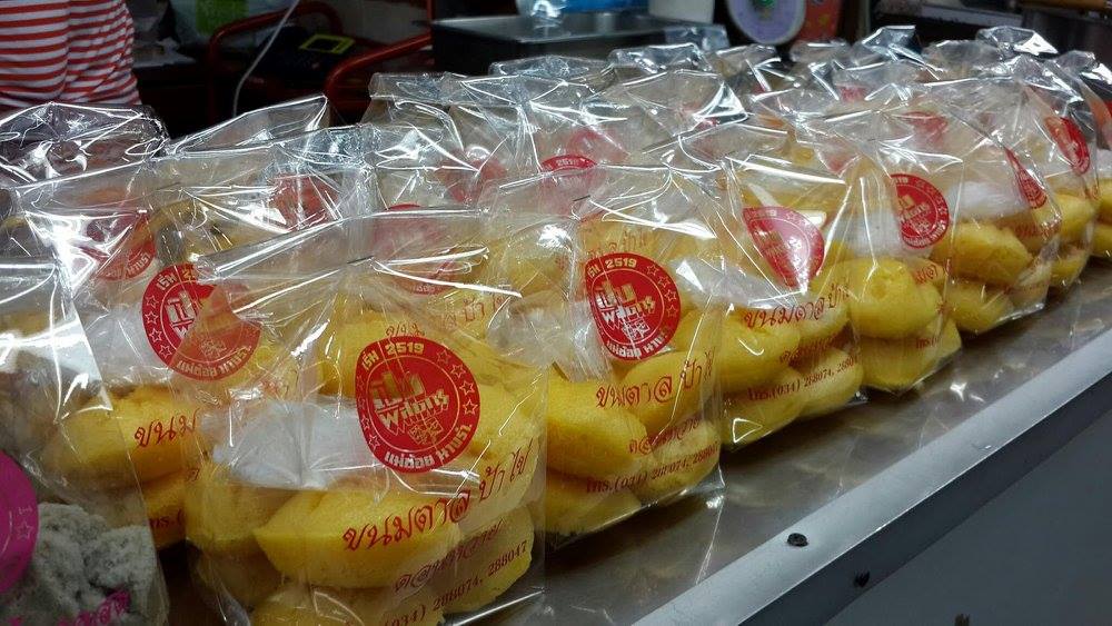 เป็ดพะโล้นายหนับ ตลาดน้ำดอนหวาย, ปังพอนด์_ดอนหวาย, ครัวบ้านเตี่ย ตลาดน้ำวัดดอนหวาย, แพสุวรรณรัตน์ ตลาดริมน้ำดอนหวาย, เป็ดพะโล้นายโอ, เพชรเบเกอรี่, ปลาต้มเค็มป้าต้อย (ตลาดดอนหวาย), ขนมชั้น แสงดาว, ตลาดริมน้ำวัดดอนหวาย จ.นครปฐม, ร้านขนมสอดไส้ผู้พัน - ตลาดน้ำดอนหวาย, ขนมหวานเจ๊โส่ย..ตลาดดอนหวาย, ศรียาภัย ไอศครีมกะทิสด, ขนมตาลป้าไข่, ขนมไทย เจิมทอง ตลาดดอนหวาย, ร้านขนมมุสลิมโบราณ786 ขนมฝักบัว, ขนมเบื้องญวน ขนมหม้อแกงถั่ว, ไข่เค็มป้ายม, นิด หมี่กรอบมันกุ้ง, ร้านกวยจั๊บนายตือ ดอนหวาย