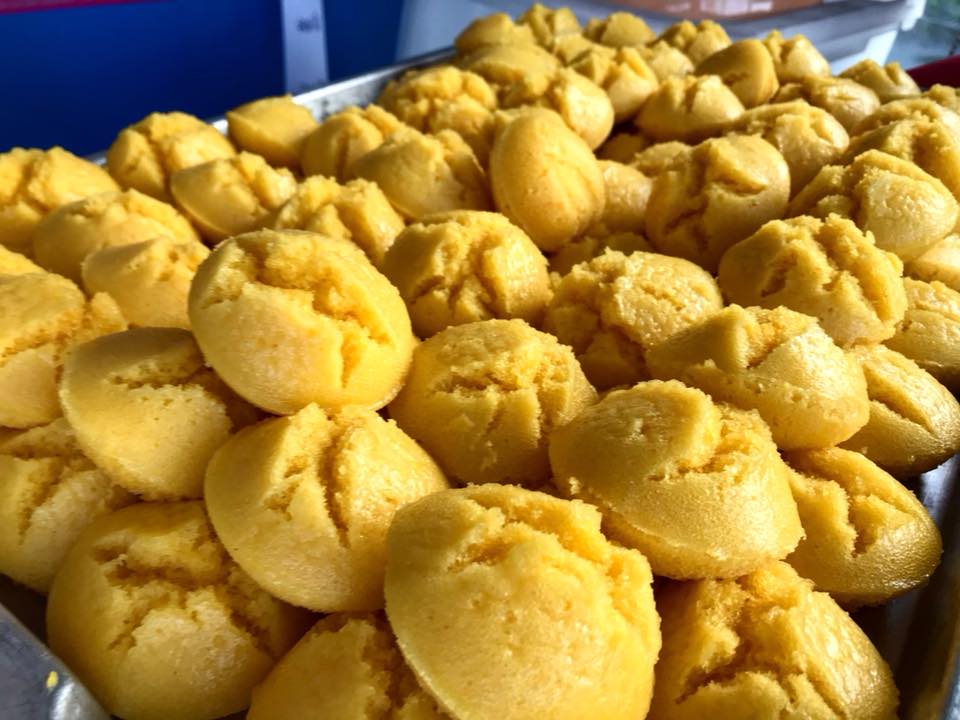 เป็ดพะโล้นายหนับ ตลาดน้ำดอนหวาย, ปังพอนด์_ดอนหวาย, ครัวบ้านเตี่ย ตลาดน้ำวัดดอนหวาย, แพสุวรรณรัตน์ ตลาดริมน้ำดอนหวาย, เป็ดพะโล้นายโอ, เพชรเบเกอรี่, ปลาต้มเค็มป้าต้อย (ตลาดดอนหวาย), ขนมชั้น แสงดาว, ตลาดริมน้ำวัดดอนหวาย จ.นครปฐม, ร้านขนมสอดไส้ผู้พัน - ตลาดน้ำดอนหวาย, ขนมหวานเจ๊โส่ย..ตลาดดอนหวาย, ศรียาภัย ไอศครีมกะทิสด, ขนมตาลป้าไข่, ขนมไทย เจิมทอง ตลาดดอนหวาย, ร้านขนมมุสลิมโบราณ786 ขนมฝักบัว, ขนมเบื้องญวน ขนมหม้อแกงถั่ว, ไข่เค็มป้ายม, นิด หมี่กรอบมันกุ้ง, ร้านกวยจั๊บนายตือ ดอนหวาย