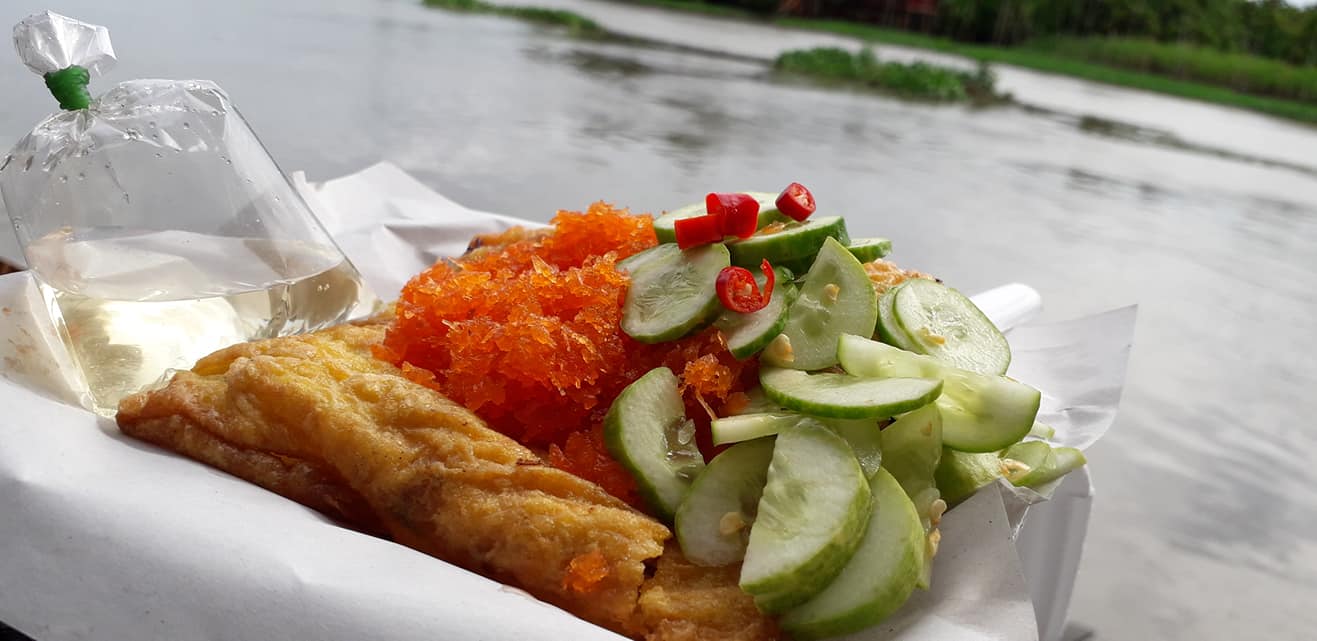 เป็ดพะโล้นายหนับ ตลาดน้ำดอนหวาย, ปังพอนด์_ดอนหวาย, ครัวบ้านเตี่ย ตลาดน้ำวัดดอนหวาย, แพสุวรรณรัตน์ ตลาดริมน้ำดอนหวาย, เป็ดพะโล้นายโอ, เพชรเบเกอรี่, ปลาต้มเค็มป้าต้อย (ตลาดดอนหวาย), ขนมชั้น แสงดาว, ตลาดริมน้ำวัดดอนหวาย จ.นครปฐม, ร้านขนมสอดไส้ผู้พัน - ตลาดน้ำดอนหวาย, ขนมหวานเจ๊โส่ย..ตลาดดอนหวาย, ศรียาภัย ไอศครีมกะทิสด, ขนมตาลป้าไข่, ขนมไทย เจิมทอง ตลาดดอนหวาย, ร้านขนมมุสลิมโบราณ786 ขนมฝักบัว, ขนมเบื้องญวน ขนมหม้อแกงถั่ว, ไข่เค็มป้ายม, นิด หมี่กรอบมันกุ้ง, ร้านกวยจั๊บนายตือ ดอนหวาย