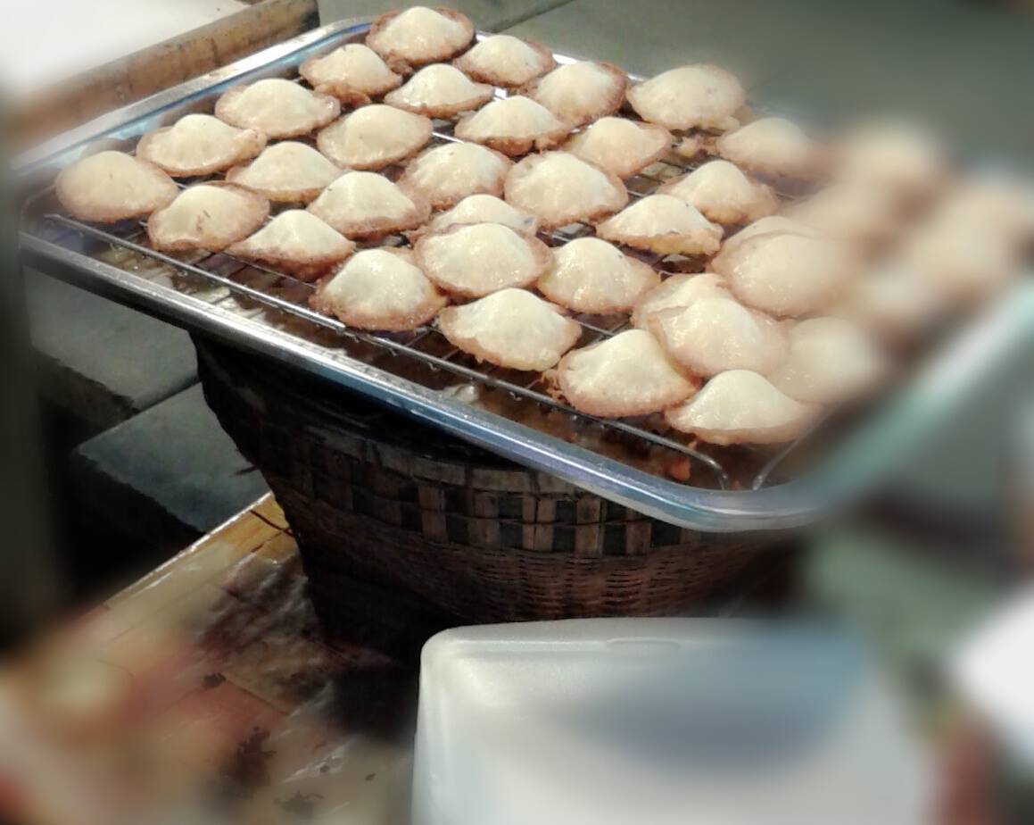 เป็ดพะโล้นายหนับ ตลาดน้ำดอนหวาย, ปังพอนด์_ดอนหวาย, ครัวบ้านเตี่ย ตลาดน้ำวัดดอนหวาย, แพสุวรรณรัตน์ ตลาดริมน้ำดอนหวาย, เป็ดพะโล้นายโอ, เพชรเบเกอรี่, ปลาต้มเค็มป้าต้อย (ตลาดดอนหวาย), ขนมชั้น แสงดาว, ตลาดริมน้ำวัดดอนหวาย จ.นครปฐม, ร้านขนมสอดไส้ผู้พัน - ตลาดน้ำดอนหวาย, ขนมหวานเจ๊โส่ย..ตลาดดอนหวาย, ศรียาภัย ไอศครีมกะทิสด, ขนมตาลป้าไข่, ขนมไทย เจิมทอง ตลาดดอนหวาย, ร้านขนมมุสลิมโบราณ786 ขนมฝักบัว, ขนมเบื้องญวน ขนมหม้อแกงถั่ว, ไข่เค็มป้ายม, นิด หมี่กรอบมันกุ้ง, ร้านกวยจั๊บนายตือ ดอนหวาย