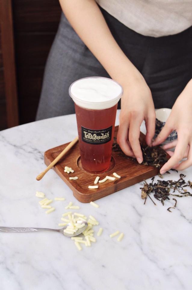 Anya Authentic Thai Cuisine, Kinu, สาขาเสาชิงช้า, ภูธรบาร์, ครัวอัปษร, สาขาถนนดินสอ, ขนมกุ๋ยช่ายเจ๊ต้อย, ตาชัยก๋วยเตี๋ยวสุโขทัย, โกปี๊เฮี้ยะไถ่กี่ ณ เสาชิงช้า, ไทยทำ เกาเหลาสมองหมู, จิต เตาถ่าน, ศิริพรโภชนา, มนต์ นมสด, เจ๊นี เผือกหิมะ, ลูกชิ้นหมูแพร่งนรา, นายอ้วนเย็นตาโฟเสาชิงช้า, สุขนิยม ขนมครกสิงคโปร์, ทิพย์สมัย ผัดไทยประตูผี, เช็งซิมอี๊ , สาขาเสาชิงช้า, Bite and Bond, ร้านติ่นฟง Tinn Feng, บรรพชน Bun Bar Chon, นมโจ เสาชิงช้า, ข้าวหมูแดงนายชุน