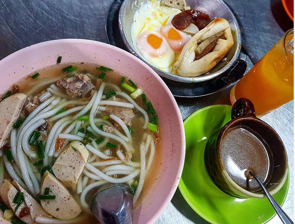 บ้านเฮง, บ้านป้าหลาย Breakfast &amp; Brunch , สุขนิยม, มาร์ อาหารเช้า ก๋วยเตี๋ยวต้มยำน้ำใส, • ญวน เร • อาหารเช้าเวียดนาม , ขอนแก่น, ร้านอาหารเช้าเอมโอช, ซุปเปอร์หมูอาหารเช้า, กอล์ฟ เอมโอช , ตี 5 - Breakfast, เฮียอู๋ เกาเหลาเลือดหมู, Eights A Day, ก๋วยเตี๋ยวเรือรสนิยมต้นตำรับ หมู่บ้านสายฝน ขอนแก่น, เฮือง ปากหม้อญวน ก๋วยจั๊บญวน ขอนแก่น, ชูรส - อาหารเช้า ขอนแก่น