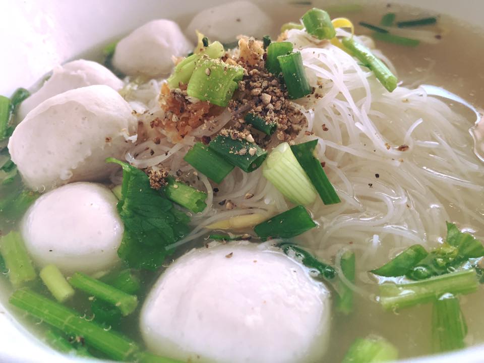 ร้านก๋วยเตี๋ยวยายปุก วัดธรรมนิมิต จ.สมุทรสงคราม, เตี๋ยว ตก กะลา, ก๋องเมงจั้น บะหมี่เกี๊ยว, ร้านอาหาร เกาเหลากรุงไทย, ก๋วยเตี๋ยวหมูมะนาว แม่บุญมี, ก๋วยเตี๋ยวเรือแคปลั่น หมูน้ำตก-น้ำแดง, แซ่บเตี๋ยวห้อยขา บ้าน ณ ตุ๊กจ้า, ก๋วยเตี๋ยวเนื้อ-หมูน้ำแดง ลุงพร เจ้าเก่าคลองตะโก, ก๋วยเตี๋ยวหมูย่างกะทิสด อัมพวา, ก๋วยเตี๋ยวปลาคลองโคน, เจ๊เล็กก๋วยเตี๋ยวเป็ด วัดแก้วฟ้า, ร้านลูกชิ้นวีระ แม่กลอง, ร้านชุ้นพานิช เจ้อั้ง, บ้านเตี๋ยวทรงไทย