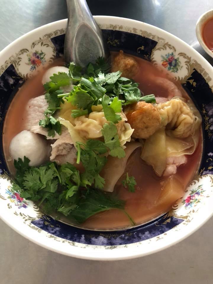 ร้านก๋วยเตี๋ยวยายปุก วัดธรรมนิมิต จ.สมุทรสงคราม, เตี๋ยว ตก กะลา, ก๋องเมงจั้น บะหมี่เกี๊ยว, ร้านอาหาร เกาเหลากรุงไทย, ก๋วยเตี๋ยวหมูมะนาว แม่บุญมี, ก๋วยเตี๋ยวเรือแคปลั่น หมูน้ำตก-น้ำแดง, แซ่บเตี๋ยวห้อยขา บ้าน ณ ตุ๊กจ้า, ก๋วยเตี๋ยวเนื้อ-หมูน้ำแดง ลุงพร เจ้าเก่าคลองตะโก, ก๋วยเตี๋ยวหมูย่างกะทิสด อัมพวา, ก๋วยเตี๋ยวปลาคลองโคน, เจ๊เล็กก๋วยเตี๋ยวเป็ด วัดแก้วฟ้า, ร้านลูกชิ้นวีระ แม่กลอง, ร้านชุ้นพานิช เจ้อั้ง, บ้านเตี๋ยวทรงไทย