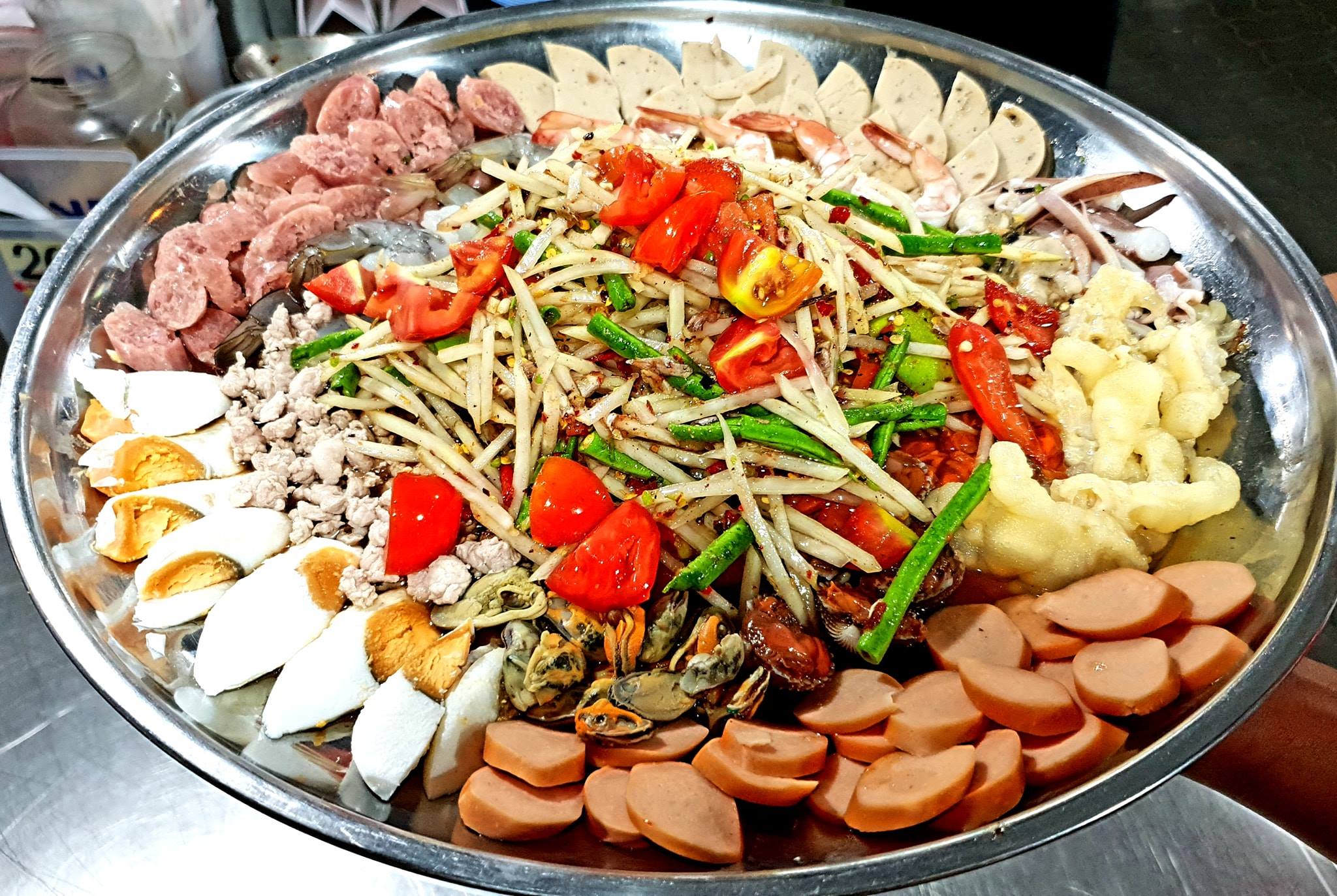 GREENSMOKED, ยำปูม้าเจ็ดยอด, สาขาเชียงใหม่, Izakaya Okada, ข้าวต้มย้ง, ข้าวต้มชาววัง, ขนมจีนสันป่าข่อย, ลาบบังเกอร์ by ช.ช้าง, ไก่ทอดเที่ยงคืน, สาขา 2.3 บ้านมอญ, หมี่กระดาษ ตลาดช้างเผือก, เต๋อตำยำระเบิด เชียงใหม่, มาม่าฟ้าธานี เชียงใหม่, ข้าวต้มแดง2 ข้างวัดแสนฝาง, อ๋องทิพย์รส