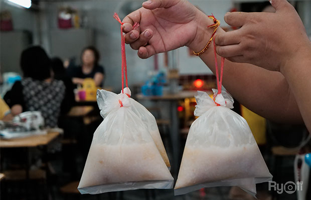 Brasserie 9, โจ๊กปรินซ์ บางรัก, Shelly House, ประจักษ์, Baan Khanitha Thai restaurants, สาขาสาทร, ก๋วยเตี่ยวลูกชิ้นปลาเจ้หลี, ขาหมูตรอกซุงบางรัก เจ้าเก่า, เอ๋กระเพาะปลา ตรอกซุง, ทอดมันกวางตุ้ง สีนวล, นายเม้ง บะหมี่ปู เกี๊ยวกุ้งยักษ์, Panlee Bakery, ร้านลาบอุบล คนตระการ สี่แยกสาทร สุรศักดิ์