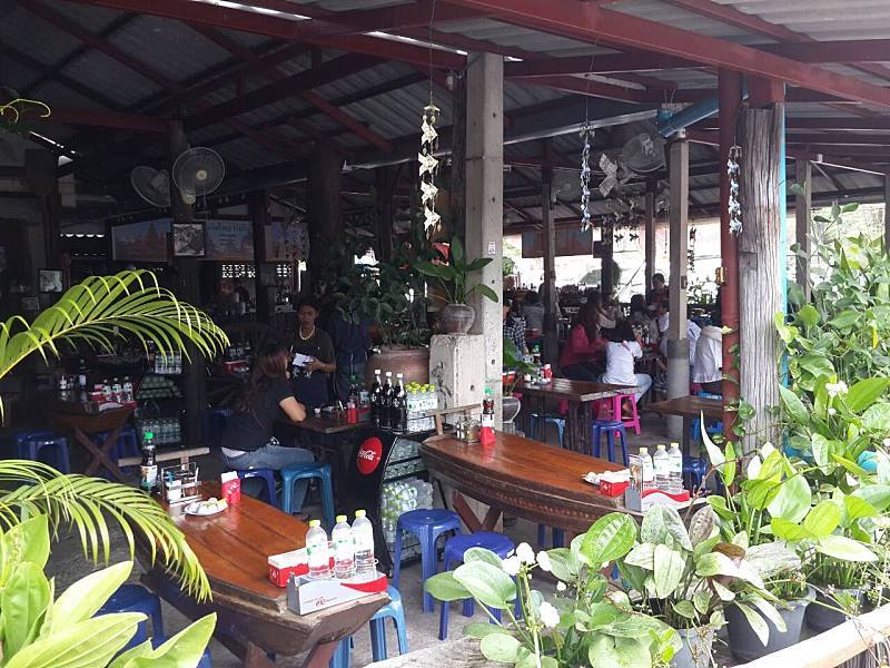 ก๋วยเตี๋ยวเรือในคลอง อยุธยา, กรุงเก่า"เตี๋ยวเรือ", ก๋วยเตี๋ยวเรือลวกปากริมคลอง & หมูกะทะ อยุธยา, ก๋วยเตี๋ยวเรืออยุธยา-โอชินสูตรโบราณ, ร้านก๋วยเตี๋ยวเรือโอ่งบนแพริมแม่น้ำน้อย, ก๋วยเตี๋ยวเรือกิมหลวน อยุธยา, ก๋วยเตี๋ยวเรือ ตาลเดี่ยว'เตี๋ยวเรือ, ก๋วยเตี๊ยวลุงแจ๊ะ (บัวหวาน), ร้านก๋วยเตี๋ยวตาไห (คลองท่อ), ก๋วยเตี๋ยวเรือแม่วันดี อยุธยา, ก๋วยเตี๋ยวเรือแม่ต่วม อยุธยา, ก๋วยเตี๋ยวเรือ เสือร้องไห้, ก๋วยเตี๋ยวเรือ "รสโจ๊ะ" ป้าไวท์, ก๋วยเตี๋ยวเรืออยุธยา ป้าษา2, ก๋วยเตี๋ยววัดใหญ่, ก๋วยเตี๋ยวเรือห้อยขา อยุธยา, ก๋วยเตี๋ยวเรือนายอ๊อฟ สูตร”ยายจง”รสดั้งเดิม, ไทยเทวา ก๋วยเตี๋ยวเรืออยุธยา, ต้อยตลาดแตก สาขาใหญ่ ก๋วยเตี๋ยวเรืออยุธยา