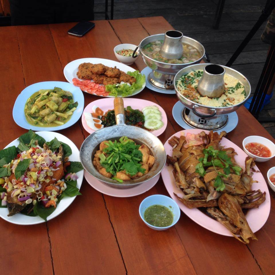 อุ่นใจริเวอร์ไซด์, สมพงศ์ ซีฟู๊ด, แป๊ะเก๊า โภชนา, ครัวบ้านเปิ้ล, ครัวปีกไม้, PLAY FARM Restaurant, เปียอู๋ โภชนา, ส้มตำดนตรี, สาขาเทพารักษ์, นายหมาทะเลมีชีวิต ตำหรุ, ครัวบุญเลิศ บางปู