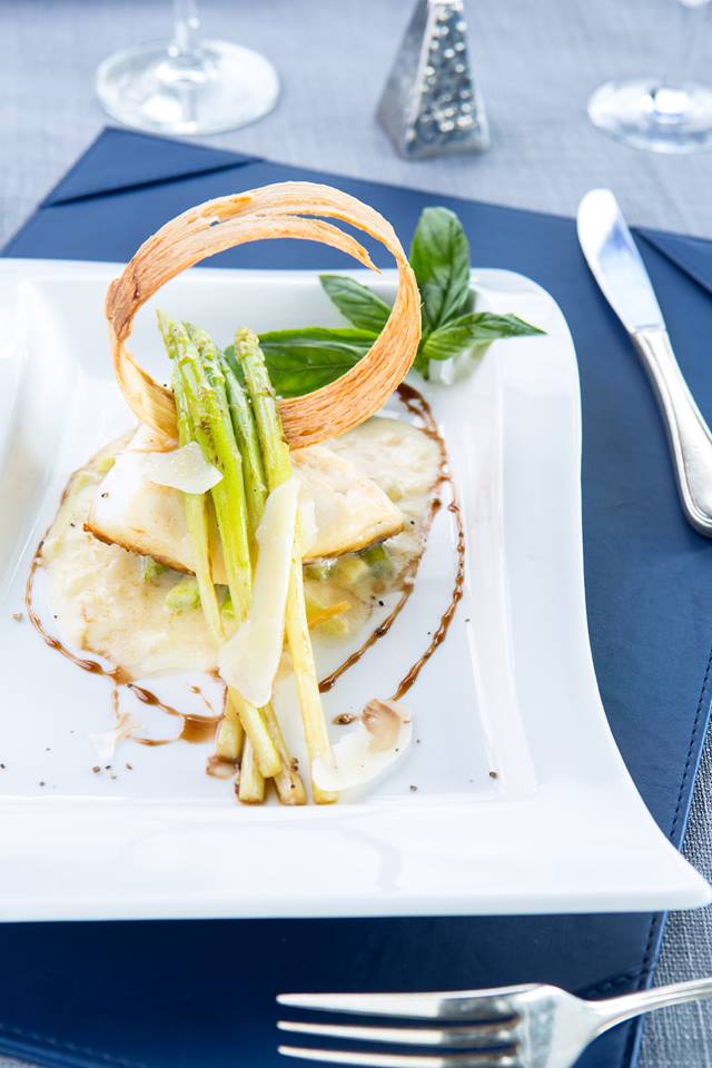 Level 50 by SEE FAH, Siam Yacht Club, Blue Sky, at Centara Grand, Mezzaluna Restaurant