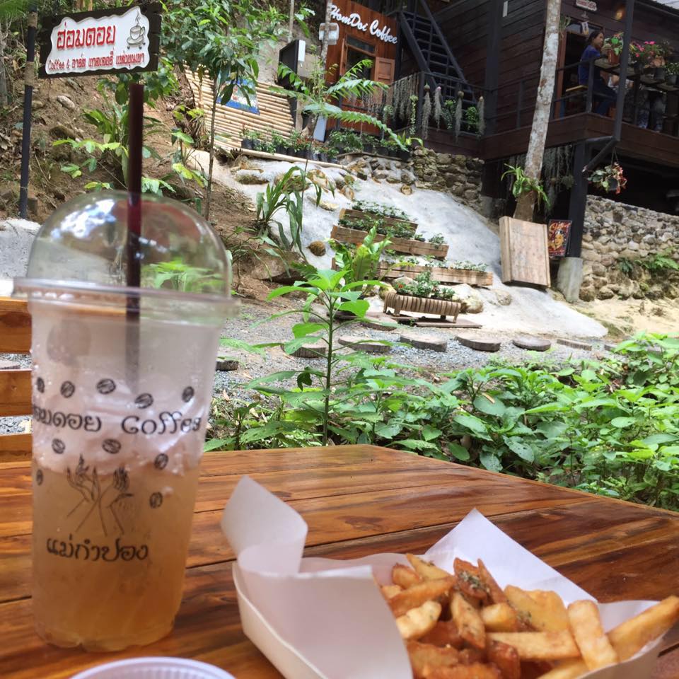 บ้านอิงดาว แม่กำปอง, Ma Du Doi Coffee แม่กำปอง, Teddu Coffee - Baansuphanbhum, ชมนกชมไม้, บ้านพักลุงปุ๊ด &amp; ป้าเป็ง แม่กำปอง, Pirunya Coffee, ร้านกาแฟฮ่อมดอย &amp; อาร์ตแกลเลอรี่ แห่งขุนเขา แม่กำปอง, บ้านหลงเขา แม่กำปอง &amp; ฮักเขา ฟาร์มสเตย์, ระเบียงวิวแม่กำปอง, ณ แม่กำปอง ร้านอาหารแม่กำปอง
