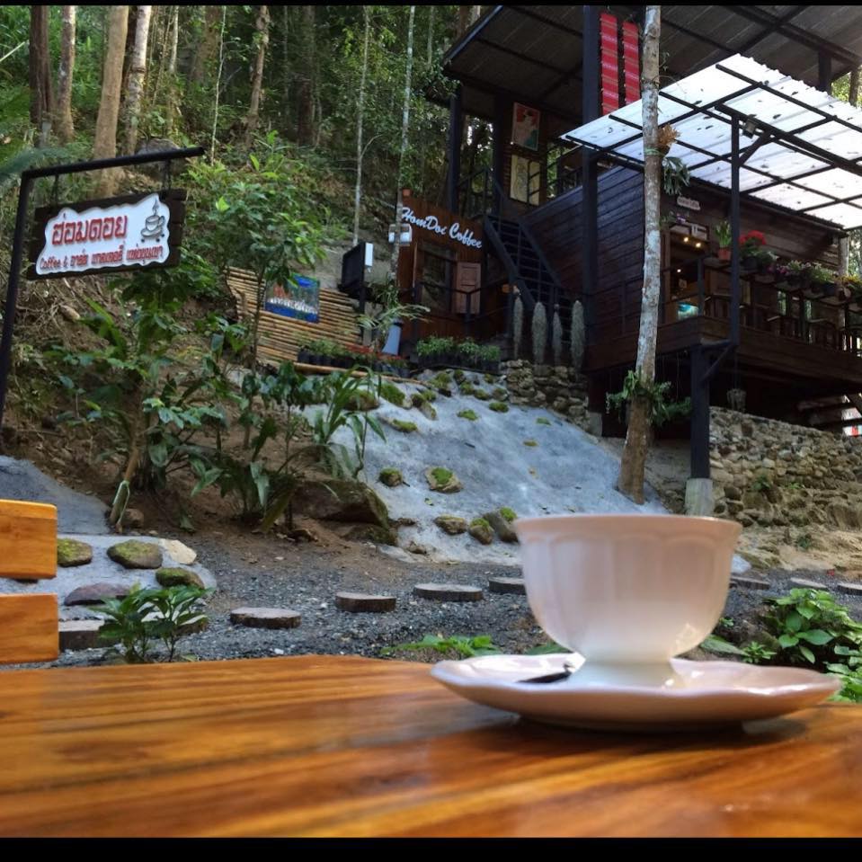 บ้านอิงดาว แม่กำปอง, Ma Du Doi Coffee แม่กำปอง, Teddu Coffee - Baansuphanbhum, ชมนกชมไม้, บ้านพักลุงปุ๊ด &amp; ป้าเป็ง แม่กำปอง, Pirunya Coffee, ร้านกาแฟฮ่อมดอย &amp; อาร์ตแกลเลอรี่ แห่งขุนเขา แม่กำปอง, บ้านหลงเขา แม่กำปอง &amp; ฮักเขา ฟาร์มสเตย์, ระเบียงวิวแม่กำปอง, ณ แม่กำปอง ร้านอาหารแม่กำปอง