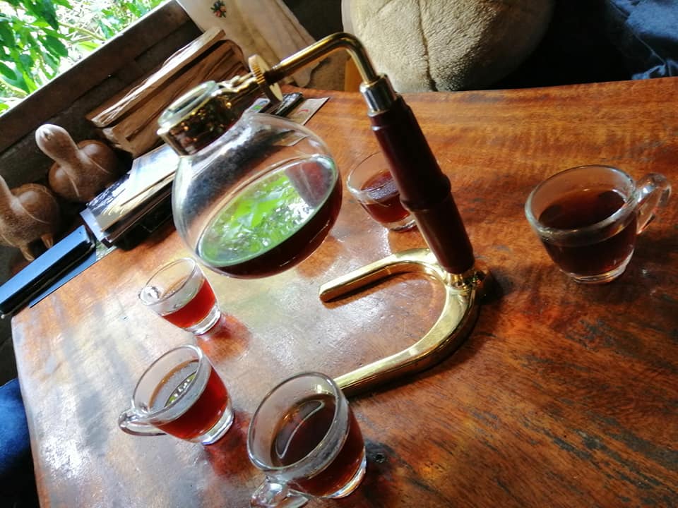 บ้านอิงดาว แม่กำปอง, Ma Du Doi Coffee แม่กำปอง, Teddu Coffee - Baansuphanbhum, ชมนกชมไม้, บ้านพักลุงปุ๊ด &amp; ป้าเป็ง แม่กำปอง, Pirunya Coffee, ร้านกาแฟฮ่อมดอย &amp; อาร์ตแกลเลอรี่ แห่งขุนเขา แม่กำปอง, บ้านหลงเขา แม่กำปอง &amp; ฮักเขา ฟาร์มสเตย์, ระเบียงวิวแม่กำปอง, ณ แม่กำปอง ร้านอาหารแม่กำปอง