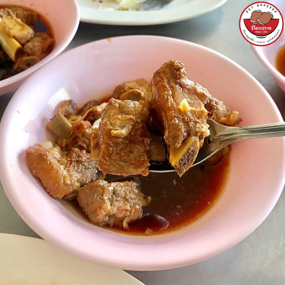 ก๋วยเตี๋ยวผัดงี่เง่า at เจ๊เบญ โอเดี้ยน, ร้านฮั้นโภชนา, เจ๊เฮี้ยง ก๋วยเตี๋ยวลูกชิ้นปลา ตลาดน้อย, ข้าวต้มปลาตลาดน้อย, Baan Chim Cha, อาฉีไก่ทอด, มานพ สุกี้รถกระบะ, แดงราชาหอยทอด, โจ๊ก เจ๊หมวยเกี้ย-ดั้งเดิม, เป็ดตุ๋นเจ้าท่า, ซี่โครงปราณ, คุณปุ๊กะหรี่ปั๊บ ณ ตลาดน้อย, แต้เล่าจิ้นเส็ง, Li Bing Waffle Parlour, Mana Craft, Jap Bread ตลาดน้อย, ฮงเซียงกง