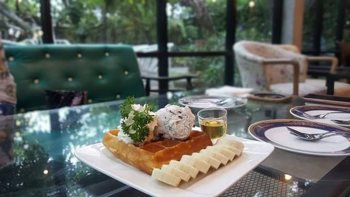 บ้านสวย ในสวน, Siam Brasserie , The Treehouse Nongchok, Natura Cafe, BaanNaiSuan Cafe&amp;Yoga, Patom, Portobello &amp; Désiré, ครัวบ้านสวนสุวรรณ, ร้านอาหารฐิตารีย์ สวนรถไฟ จตุจักร, บ้านสวน อบอวลรัก