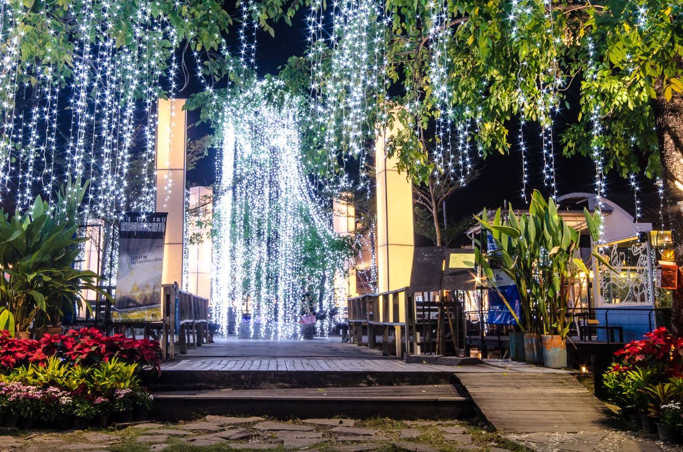 RARIN : BKK Riverside Venue, บ้านเอกเขนก ชัยพฤกษ์, The local Restaurant, Waterside Karaoke Restaurant, พหลวิว, River Wine Karaoke Restaurant, Green Bar and Restaurant, Chocolate Ville, Hard Rock Cafe Bangkok