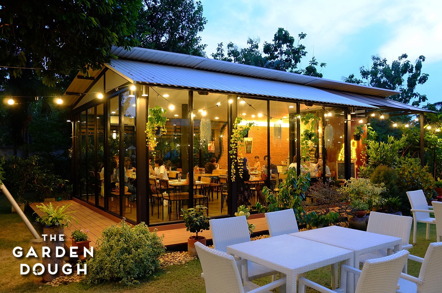 Pizzeria Limoncello, เชฟถนอม, กลมกล่อม BY CHEF AKE, Ciao Pizza, Pizza Aroy, Pizza Massilia, Grazie Pizzeria, The Garden Dough, Lanta Pizzeria, Mama Dolores, PizzaPazza, Dressage Horse Café, Pizzazo, Shelter Pizza พิซซ่าเตาถ่าน