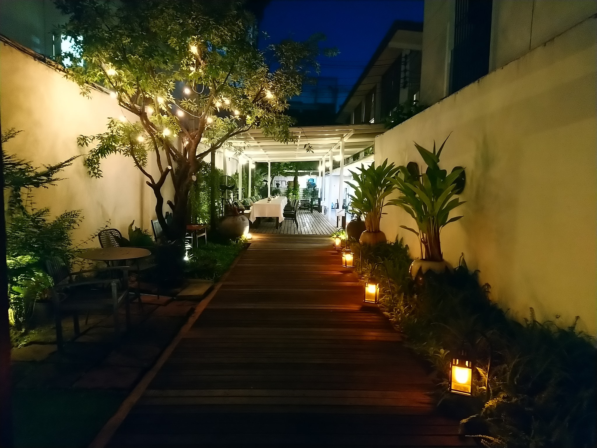 Little Sunshine Cafe, Woo Tender Bangkok, L'Escargot Bistro, Hyde &amp; Seek, Lyon French Cuisine, Sushi Niwa Bangkok, Witch's Oyster Tavern, YOKA YOKA, Neil's Bake Shoppe, Kinlenn Eatery &amp; Play, บ้านกลมกิ๊ก