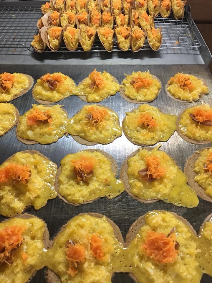 ส้มตำอุทุมพรกสิกรบางลำพู, คาริม โรตีมะตะบะ​, ขนมจีนน้ำยา บางลำภู, เจ้กบบางลำภู ต้มยำกุ้งรอบกลางคืน, Patonggo Cafe, จิระเย็นตาโฟ, ข้าวแกงบางลำพู 2517, ขนมเบื้องแม่ประภา, อาอีซะฮ์ รสดี, พัวกี่, ก๋วยเตี๋ยวลูกชิ้นปลานายง้ำ, โรงนํ้าชา มิตรามิตร, ข้าวแช่แม่ศิริ บางลำพู, พิกุลถั่วแปบแป้งสด, ห้องอาหารกร บางลำพู, เตี๋ยวตุ๋นบ้านสวน สาขาบางลำพู