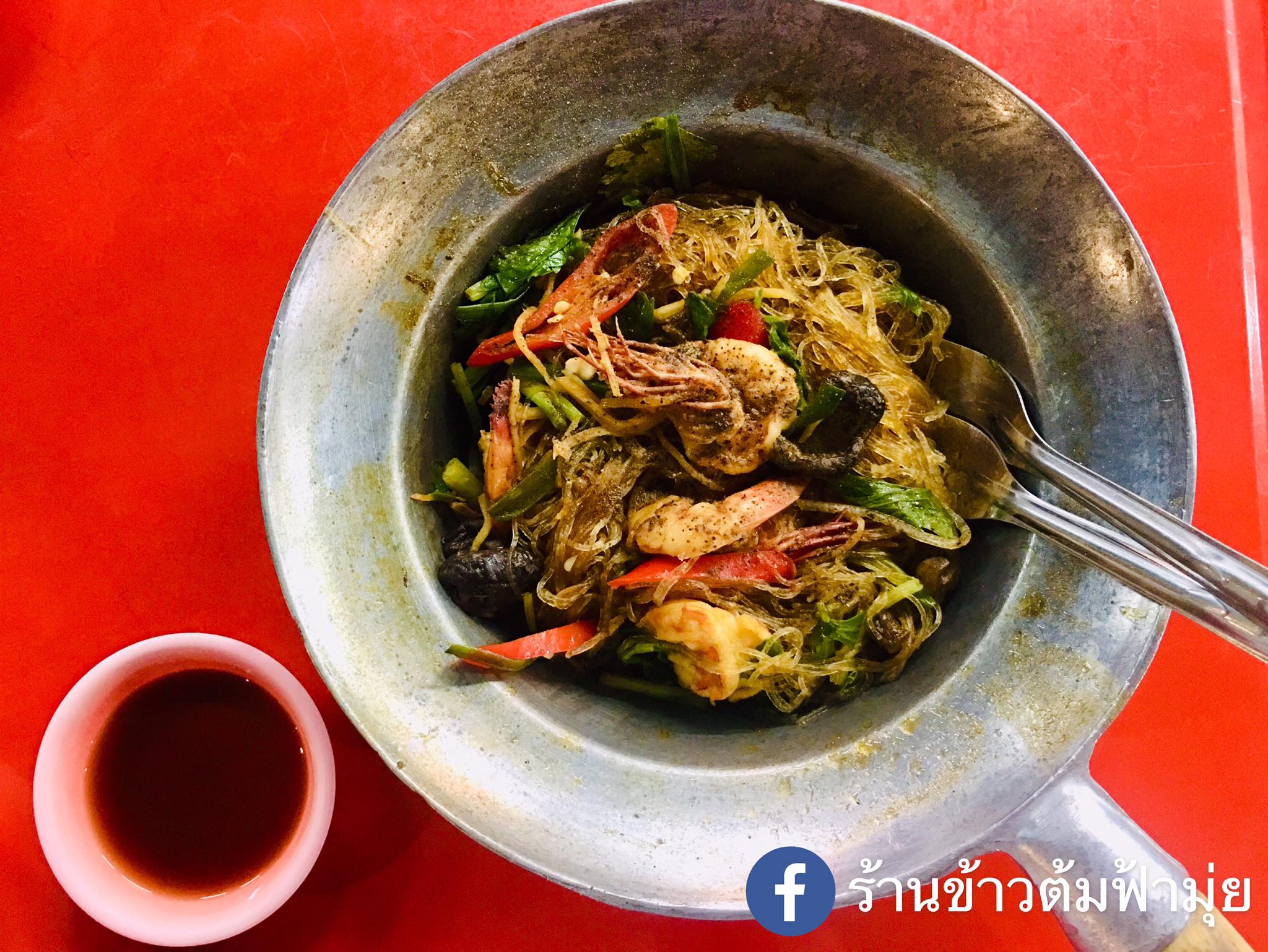 อร่อยเด็ด, ร้านข้าวต้มนายอ๋า, ร้านฟ้ามุ่ย, ร้านสุธาทิพย์, Blue Tree coffeebar, ร้านชั่งเส็ง ก๋วยเตี๋ยวลูกชิ้นปลา (เจ้เกียว), Pat Cafe Boraan แพท คาเฟ่ โบราณ, อ้วนโภชนา อาหารไทย อีสาน , ครัวป้าแดงบางลำพู, Cafe' Velodome