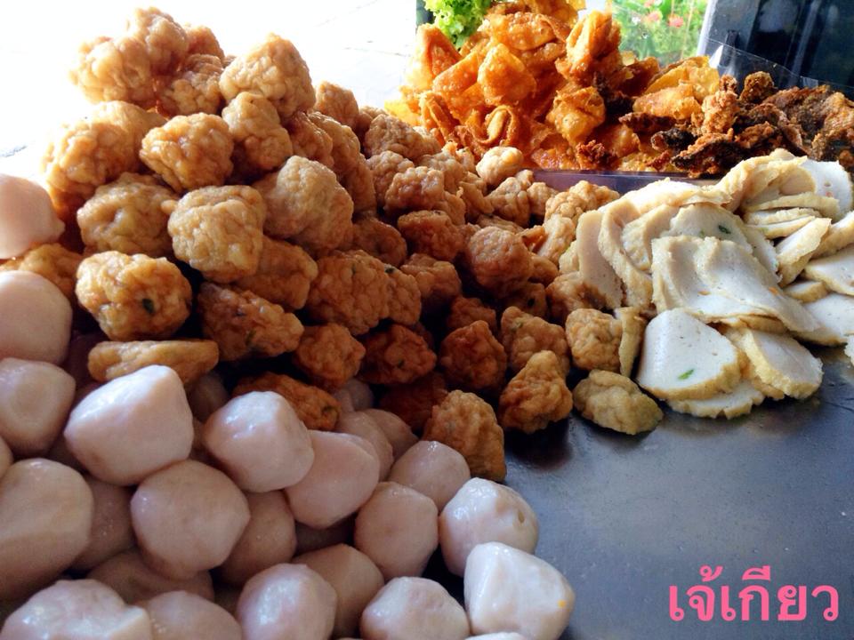 อร่อยเด็ด, ร้านข้าวต้มนายอ๋า, ร้านฟ้ามุ่ย, ร้านสุธาทิพย์, Blue Tree coffeebar, ร้านชั่งเส็ง ก๋วยเตี๋ยวลูกชิ้นปลา (เจ้เกียว), Pat Cafe Boraan แพท คาเฟ่ โบราณ, อ้วนโภชนา อาหารไทย อีสาน , ครัวป้าแดงบางลำพู, Cafe' Velodome