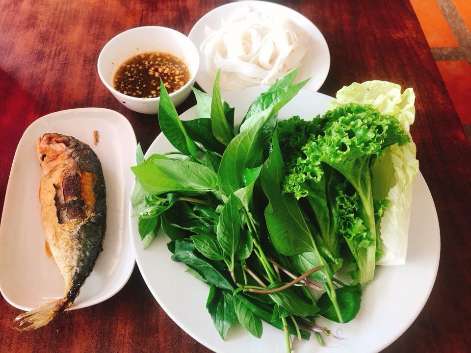 อร่อยเด็ด, ร้านข้าวต้มนายอ๋า, ร้านฟ้ามุ่ย, ร้านสุธาทิพย์, Blue Tree coffeebar, ร้านชั่งเส็ง ก๋วยเตี๋ยวลูกชิ้นปลา (เจ้เกียว), Pat Cafe Boraan แพท คาเฟ่ โบราณ, อ้วนโภชนา อาหารไทย อีสาน , ครัวป้าแดงบางลำพู, Cafe' Velodome