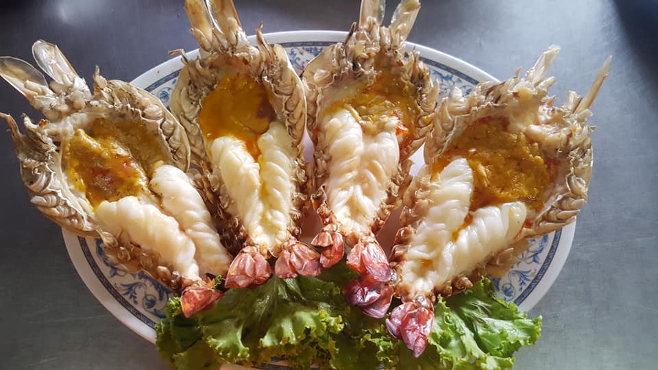 จ๊ะโอ๋ซีฟู๊ด, รุ่งฟ้า ซีฟู้ด, วิวทิวไม้ ซีฟู้ด, ครัวลุงแถม, ครัวแพขวัญใจซีฟู้ด บางขุนเทียน, ครัวน้าเนียมซีฟู้ด, ครัวนพเก้าซีฟู้ด, ครัวทับทิม ซีฟู้ด, ครัวพ่อกำนันซีฟู๊ด บางขุนเทียน-ชายทะเล, บ้านปองพลซีฟู้ด, ครัววลัยพร, ธารทะเลซีฟู้ด บางขุนเทียน-ชายทะเล, ฟาร์มสมใจซีฟู้ดส์ บางขุนเทียนชายทะเล, ครัวคุณอรซีฟู๊ดบางขุนเทียน