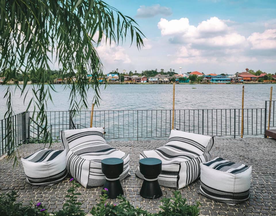 Smitten Cafe and Decor, Thong Ampai Café, THREE Cafe, Continue.cafe, Sunday in 345 cafe, Aprilhouse, The Aileen Cafe', Oliva Cafe, The Kottage Cafe, Plant Cafe, ปิ่นโตนามีตาล, Baan Kanom De'Pathum, Pumpkin Art Town, Mushroom Hut Cafe, KAD Cafe - กาด คาเฟ่, ADAM cafe