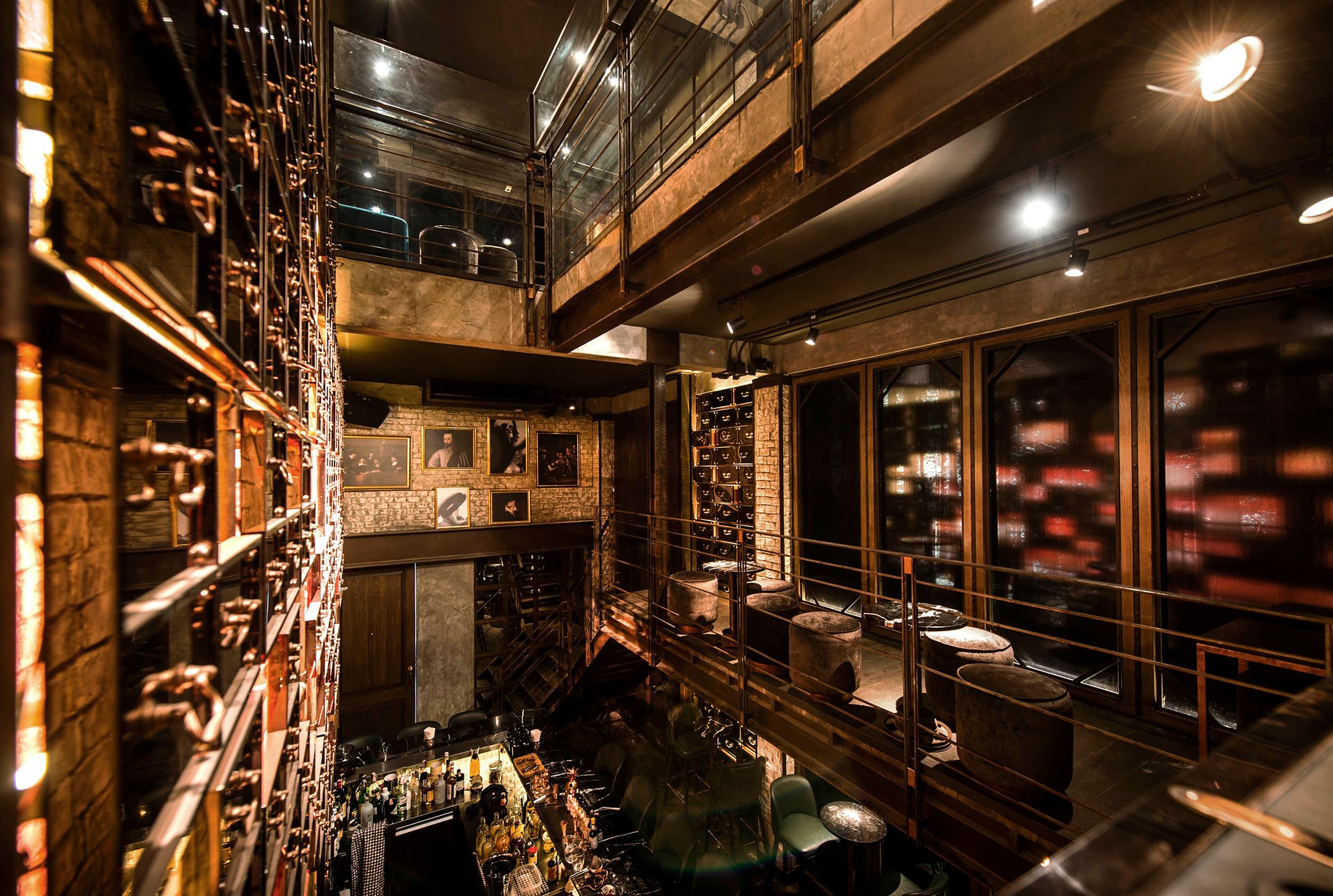 Pachi Bangkok, AINU Bar, Beer Belly Bkk, Cardroom BKK, She Bar, Rabbit Hole, Ekamai Beer House, SOHO BKK, Thonglor Yokocho トンロー横丁, Nowhere (โนแวร์), Another Round, HEAP Cafe' &amp; Restaurant