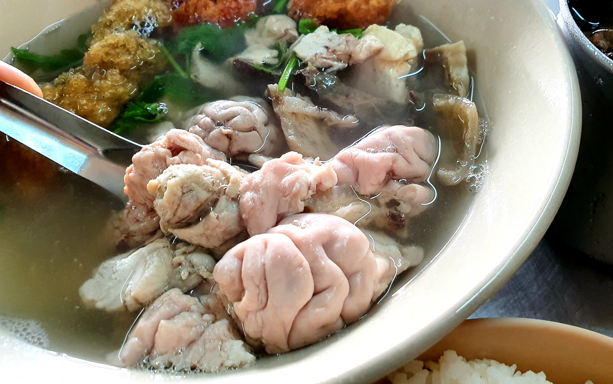 Anya Authentic Thai Cuisine, Kinu, สาขาเสาชิงช้า, ภูธรบาร์, ครัวอัปษร, สาขาถนนดินสอ, ขนมกุ๋ยช่ายเจ๊ต้อย, ตาชัยก๋วยเตี๋ยวสุโขทัย, โกปี๊เฮี้ยะไถ่กี่ ณ เสาชิงช้า, ไทยทำ เกาเหลาสมองหมู, จิต เตาถ่าน, ศิริพรโภชนา, มนต์ นมสด, เจ๊นี เผือกหิมะ, ลูกชิ้นหมูแพร่งนรา, นายอ้วนเย็นตาโฟเสาชิงช้า, สุขนิยม ขนมครกสิงคโปร์, ทิพย์สมัย ผัดไทยประตูผี, เช็งซิมอี๊ , สาขาเสาชิงช้า, Bite and Bond, ร้านติ่นฟง Tinn Feng, บรรพชน Bun Bar Chon, นมโจ เสาชิงช้า, ข้าวหมูแดงนายชุน