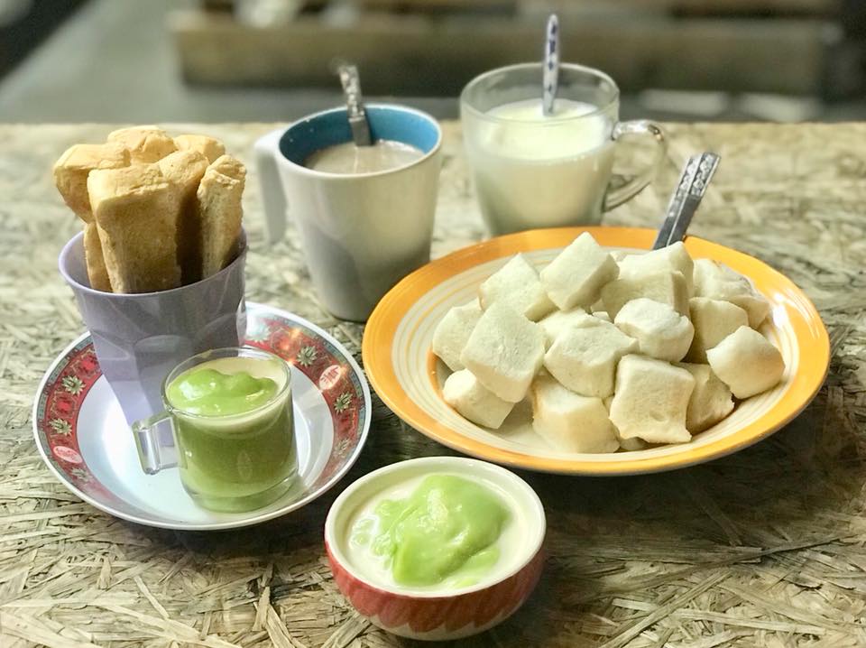 Anya Authentic Thai Cuisine, Kinu, สาขาเสาชิงช้า, ภูธรบาร์, ครัวอัปษร, สาขาถนนดินสอ, ขนมกุ๋ยช่ายเจ๊ต้อย, ตาชัยก๋วยเตี๋ยวสุโขทัย, โกปี๊เฮี้ยะไถ่กี่ ณ เสาชิงช้า, ไทยทำ เกาเหลาสมองหมู, จิต เตาถ่าน, ศิริพรโภชนา, มนต์ นมสด, เจ๊นี เผือกหิมะ, ลูกชิ้นหมูแพร่งนรา, นายอ้วนเย็นตาโฟเสาชิงช้า, สุขนิยม ขนมครกสิงคโปร์, ทิพย์สมัย ผัดไทยประตูผี, เช็งซิมอี๊ , สาขาเสาชิงช้า, Bite and Bond, ร้านติ่นฟง Tinn Feng, บรรพชน Bun Bar Chon, นมโจ เสาชิงช้า, ข้าวหมูแดงนายชุน